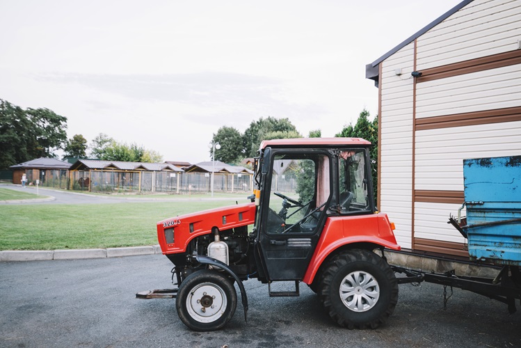close-up-tractor-field
